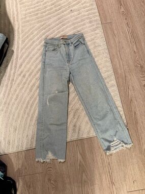 Light Wash Distressed Women’s Jeans